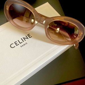 Triomphe sunglasses in Milky Hazelnut color.